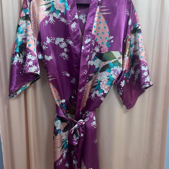 Kimono style robe. Size M. Beautiful purple 🦚 Peacock/floral print…. - Picture 7 of 7